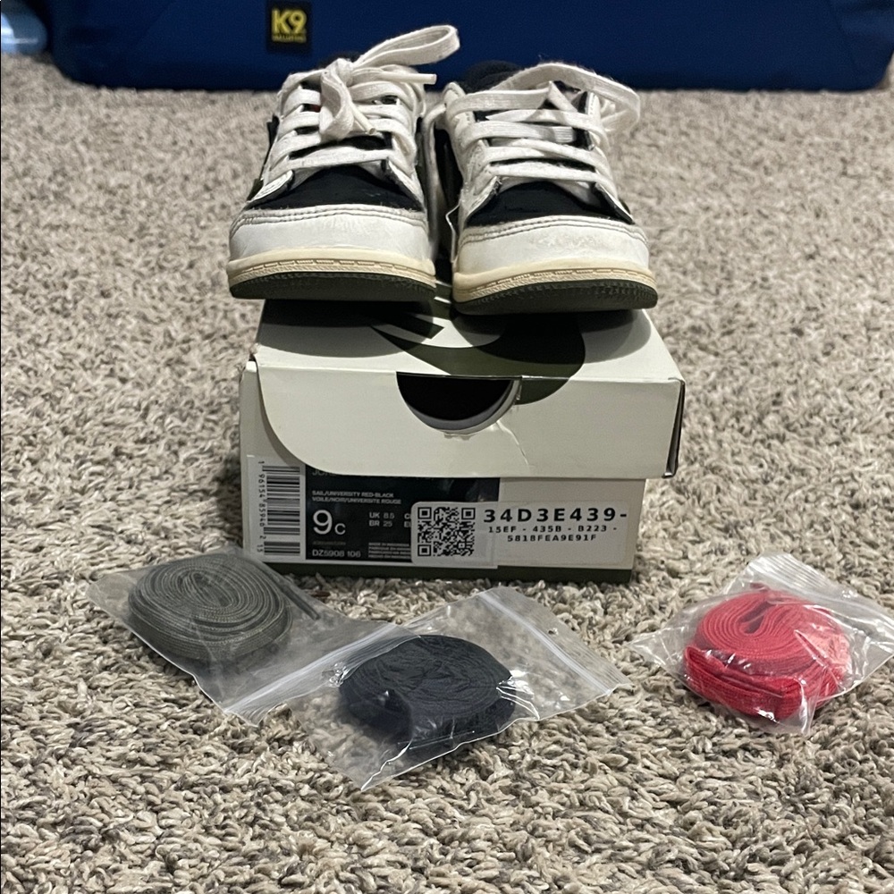 Nike Kids Black and White Sneakers with Extra Laces